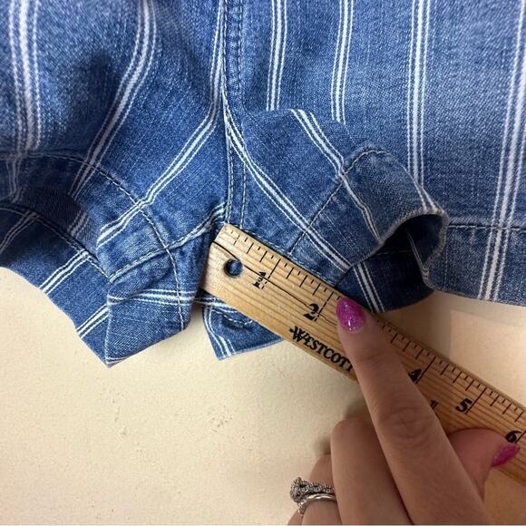 American Eagle Pinstripe High Rise Paper Bag Denim Jean Shorts Women’s Size 2 - Picture 9 of 11